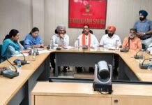 सड़कों पर घूम रहे बेसहारा गोवंश को गौशालाओं में पहुंचाने के लिए अधिकारी जिम्मेदारी से काम करें: उप चेयरमैन कीमती भगत