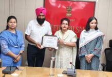 डिप्टी कमिश्नर ने घर-घर सर्वे का 100 प्रतिशत काम पूरा करने वाले 30 बीएलओ को किया सम्मानित